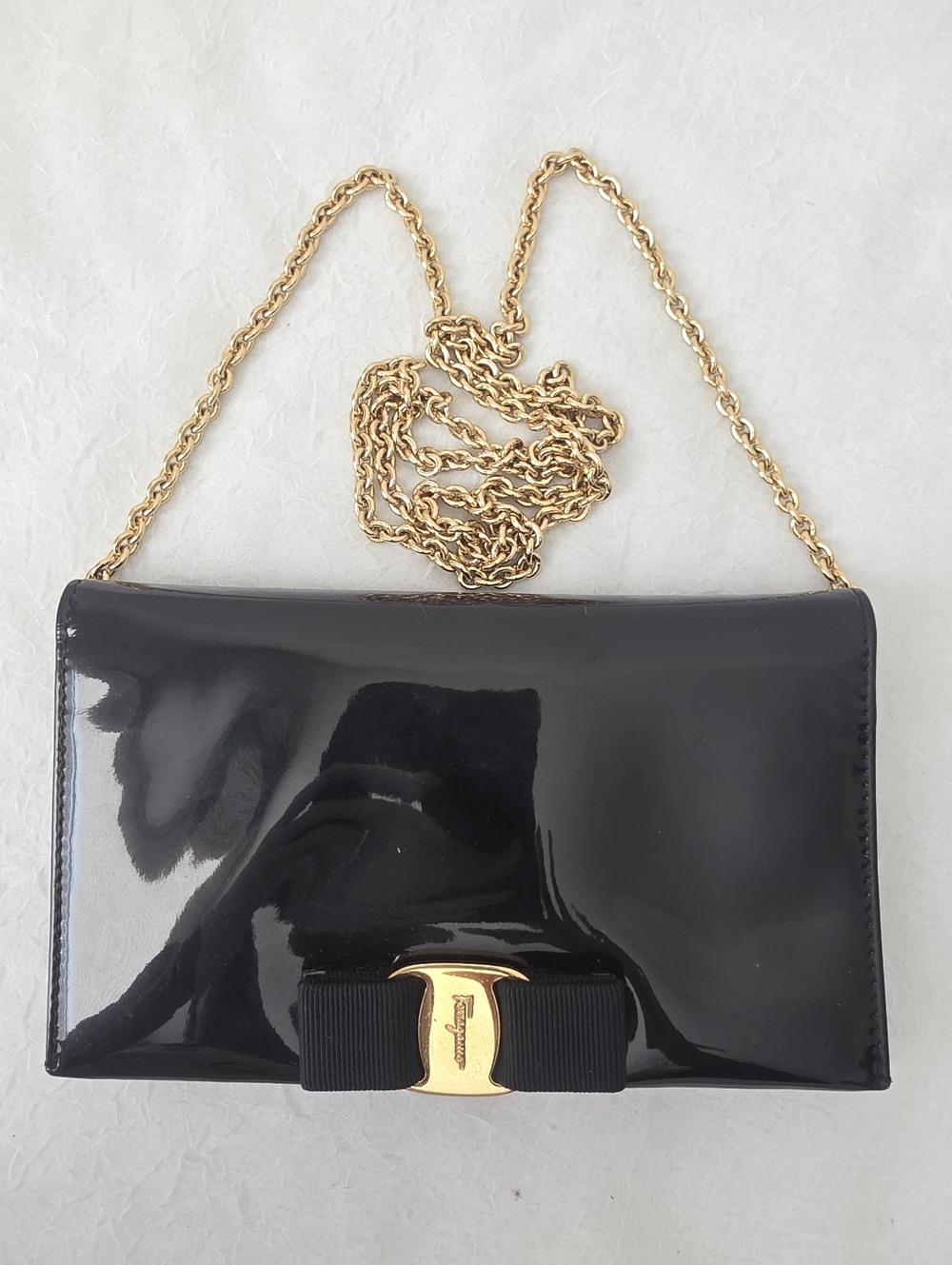 Auth Salvatore Ferragamo Vara Bow Patent Leather Long Wallet On Chain
